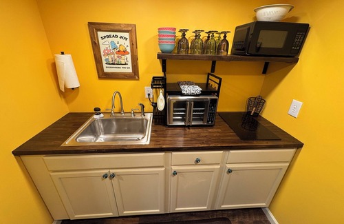 Canton Casa | Charming 1-bedroom basement apartment with WiFi, AC in quaint Canton