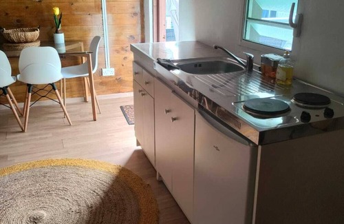 Tanetane Cabaña | Charming 1-bedroom cottage in amazing Portsmouth with WiFi, AC