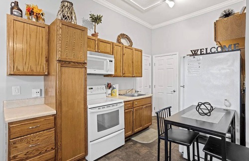 Sans Souci Cabaña | Charming 1-bedroom cottage in Greenville, SC with fenced in yard