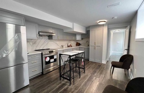 Erin Mills Casa | Charming 1-bedroom apartment in enchanting Mississauga with AC, WiFi