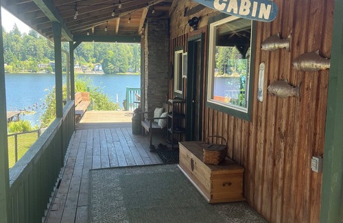 Lake Bosworth Cabina | Charming 1 bedroom cabin on Lake Bosworth. Close to historic downtown Snohomish