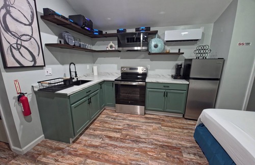 Florence Cabina | Charming 1-bedroom cabin in welcoming Florence with AC and heating