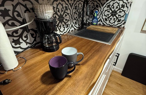 Sparta Cabina | Charming 1-bedroom cabin in delightful Sparta with AC