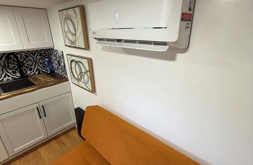 Sparta Cabina | Charming 1-bedroom cabin in delightful Sparta with AC