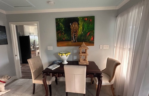 Columbus Cabaña | Charming 1-bedroom cottage in Columbus overlooking a New Orleans style courtyard