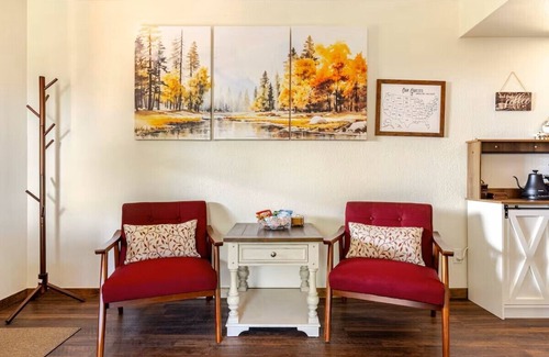 Oakhurst Cabaña | Charming 1-bedroom cottage with AC, & WiFi in Oakhurst - Yosemite National Park.