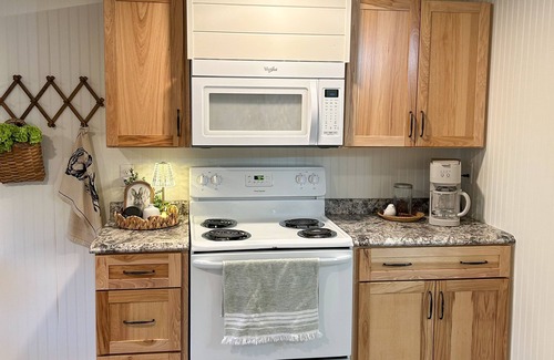 Mifflin Cabaña | Charming 1-bedroom cottage Couples Retreat