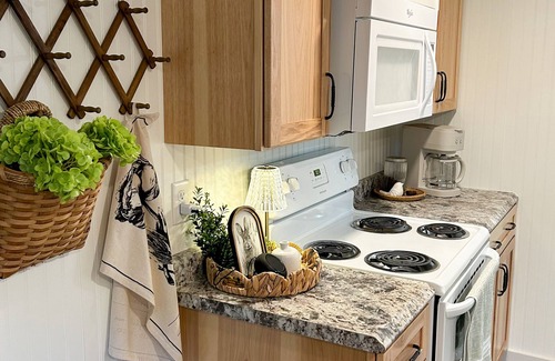 Mifflin Cabaña | Charming 1-bedroom cottage Couples Retreat