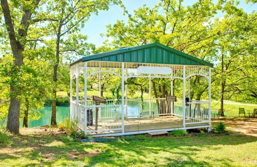 Guthrie Cabaña | Charming 1-bedroom cottage in welcoming Guthrie with hot tub and jacuzz, kitchen