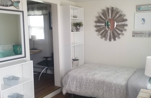 Hampton Cabaña | Charming 1-bedroom cottage in lovely Hampton directly across from beach.