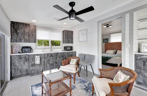 Stuart Cabaña | Charming 1-bedroom cottage in Port Salerno Waterfront District with Boat Dock
