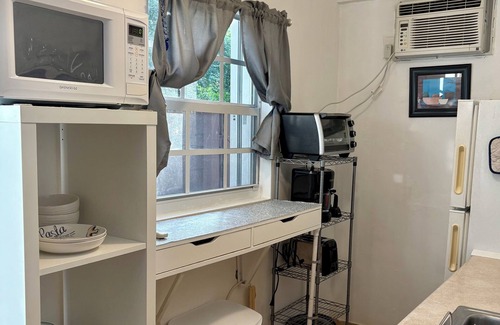 Coral Way Cabaña | Charming 1-bedroom cottage with WiFi and AC in wonderful Miami