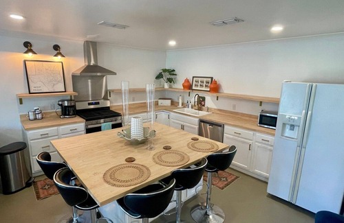 Tyler Cabaña | Charming 1-bedroom cottage central to town, close to hospitals