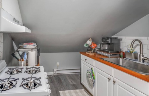 East Massapequa Apartamento | Charming 1-bedroom duplex apartment with WiFi, AC in peaceful Massapequa