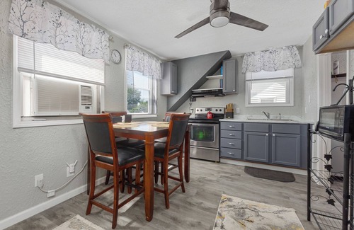Belleville Apartamento | Charming 1-bedroom Hideout in Belleville with WiFi, AC