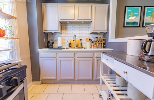 Lower Lawrenceville Casa | Charming 1-bedroom house in wonderful Pittsburgh with WiFi, AC