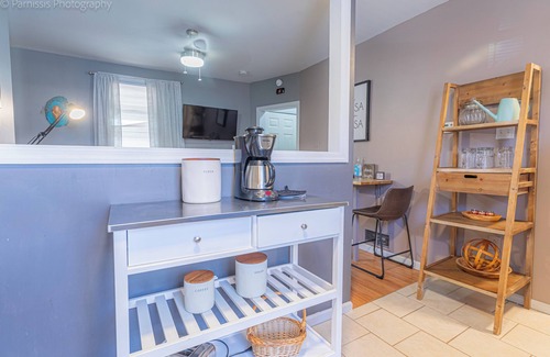 Lower Lawrenceville Casa | Charming 1-bedroom house in wonderful Pittsburgh with WiFi, AC