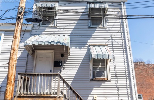 Lower Lawrenceville Casa | Charming 1-bedroom house in wonderful Pittsburgh with WiFi, AC