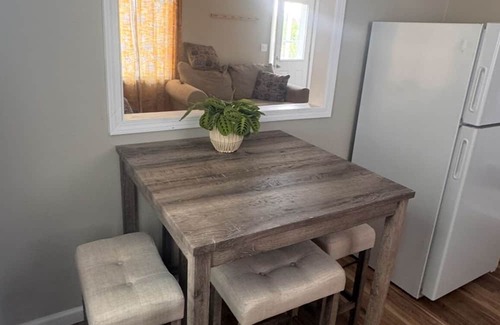 Raymond Casa | Charming 1-bedroom house in Plentywood with pull out couch and air mattress.