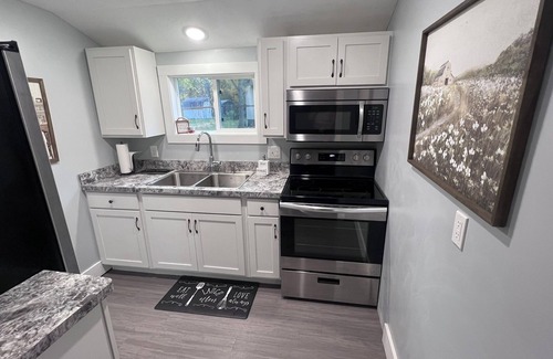 Charlotte Casa | Charming 1-bedroom house in beautiful Charlotte with AC, WiFi