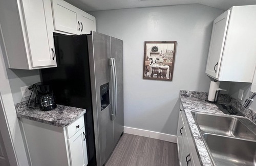 Charlotte Casa | Charming 1-bedroom house in beautiful Charlotte with AC, WiFi
