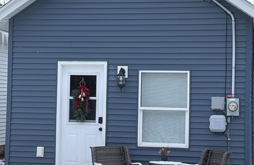 Charlotte Casa | Charming 1-bedroom house in beautiful Charlotte with AC, WiFi