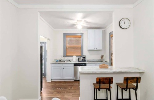East Lake Morton Casa | Charming 1-Bedroom Home in Lakeland!