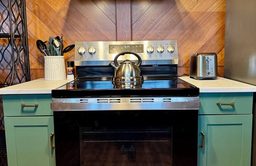 Thomasville Casa | Charming 1-bedroom house in Metcalfe with modern amenities and a vintage vibe