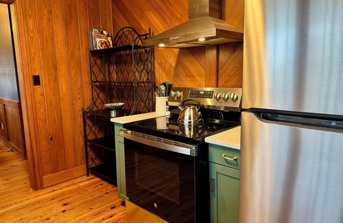 Thomasville Casa | Charming 1-bedroom house in Metcalfe with modern amenities and a vintage vibe