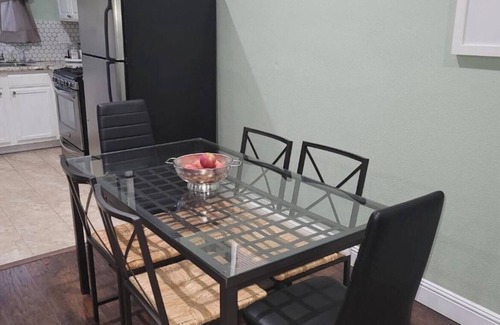 Oakland Casa | Charming 1-bedroom house within 15 min walk of BART