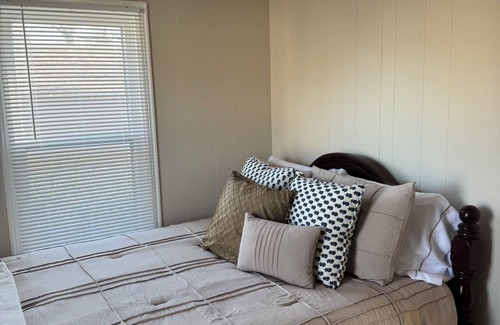 Ottumwa Casa | Charming 1-bedroom house with WiFi, AC in welcoming Ottumwa