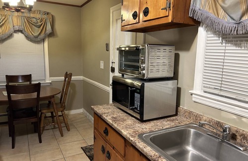 Elmont Casa | Charming 1-bedroom house with WiFi, AC in pleasant Elmont