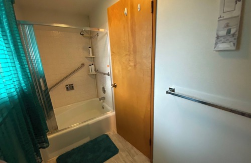 Omak Casa | Charming 1-bedroom in a house, great for sleeping and resting only.