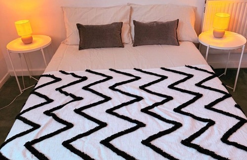 Footscray Casa | Charming 1-bedroom in fabulous Footscray with WiFi