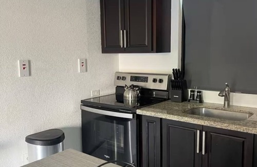West Gate Hills Apartamento | Charming 1-bedroom apartment in Montego Bay near beaches andrestaurants