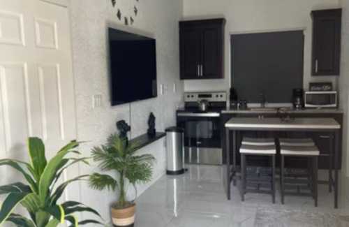 West Gate Hills Apartamento | Charming 1-bedroom apartment in Montego Bay near beaches andrestaurants
