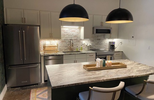 Old Fourth Ward Apartamento | Charming 1-bedroom loft on the O4W/Inman Park Beltline in Atlanta with parking