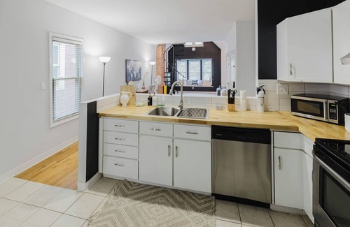 Downtown Buffalo Casa | Charming 1-bedroom Loft House with WiFi, AC in Buffalo near hospital & downtown