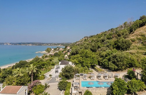 Lourdata Apartamento | Charming 1-bedroom Penthouse apartment in Lourdata