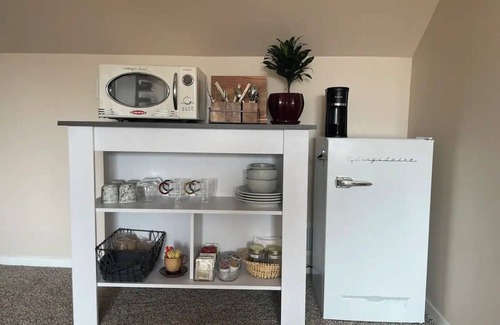 Hilltop Casa | Charming 1-bedroom private guest suite in Central Tacoma with AC, WiFi