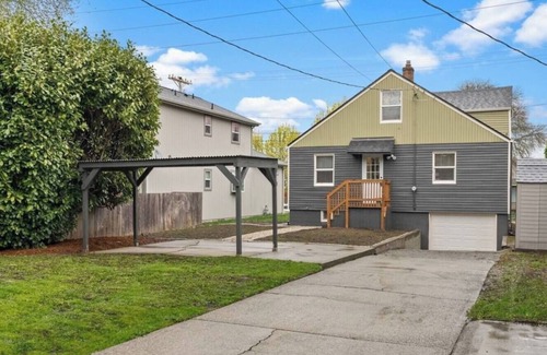 Hilltop Casa | Charming 1-bedroom private guest suite in Central Tacoma with AC, WiFi