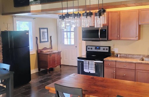 Sugar Loaf Apartamento | Charming 1-bedroom Rekindled Farmhouse Historic Sugar Loaf, NY