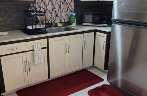 Saint John Parish Apartamento | Charming 1 bedroom studio with WiFi, AC in peaceful St. Johns. We have 2 x 1 bed