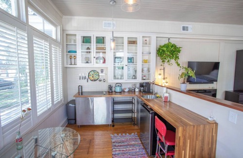 Beach Institute Casa | Charming 1-bedroom studio apt in historic Savannah