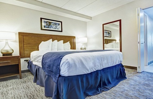 Yachting Village Hotel | Charming 1-bedroom unit with kitchenette in the heart of Newport on the marina!
