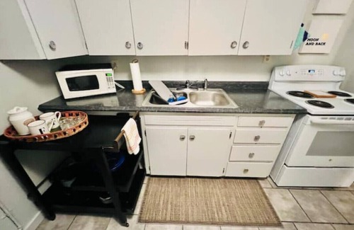 Great Falls Apartamento | Charming 1-Bedroom Apartment in Great Neighborhood
