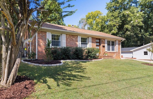 Hillsborough Casa | Charming 1-bedroom house in lovely Hillsborough walkable to downtown!