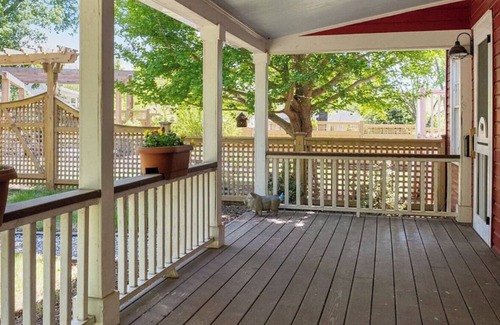 Hillsborough Cabaña | Charming 1-bedroom cottageHillsborough Historic District walk to downtown