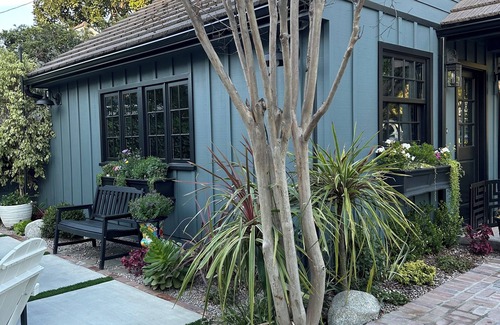 Van Nuys Cabaña | Charming 1-bedroom cottage in lovely Van Nuys with WiFi, AC.