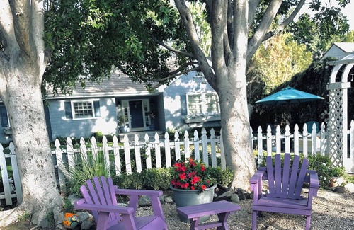 Van Nuys Cabaña | Charming 1-bedroom cottage in lovely Van Nuys with WiFi, AC.